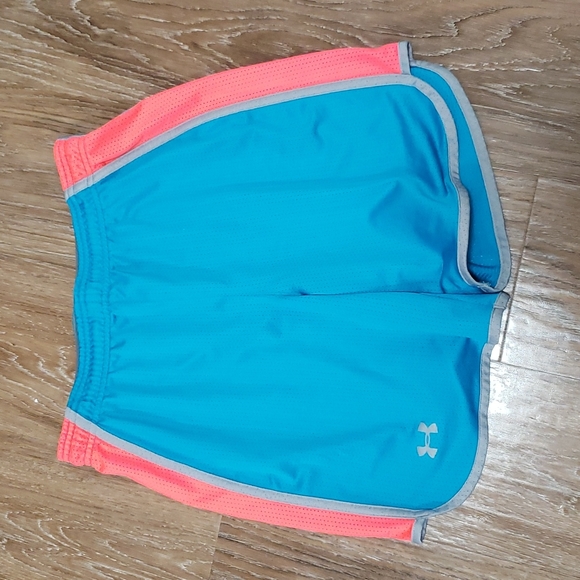 (XS) Under Armour Loose Fit HeatGear Activewear Shorts Soccer Sporty Workout - Picture 1 of 10